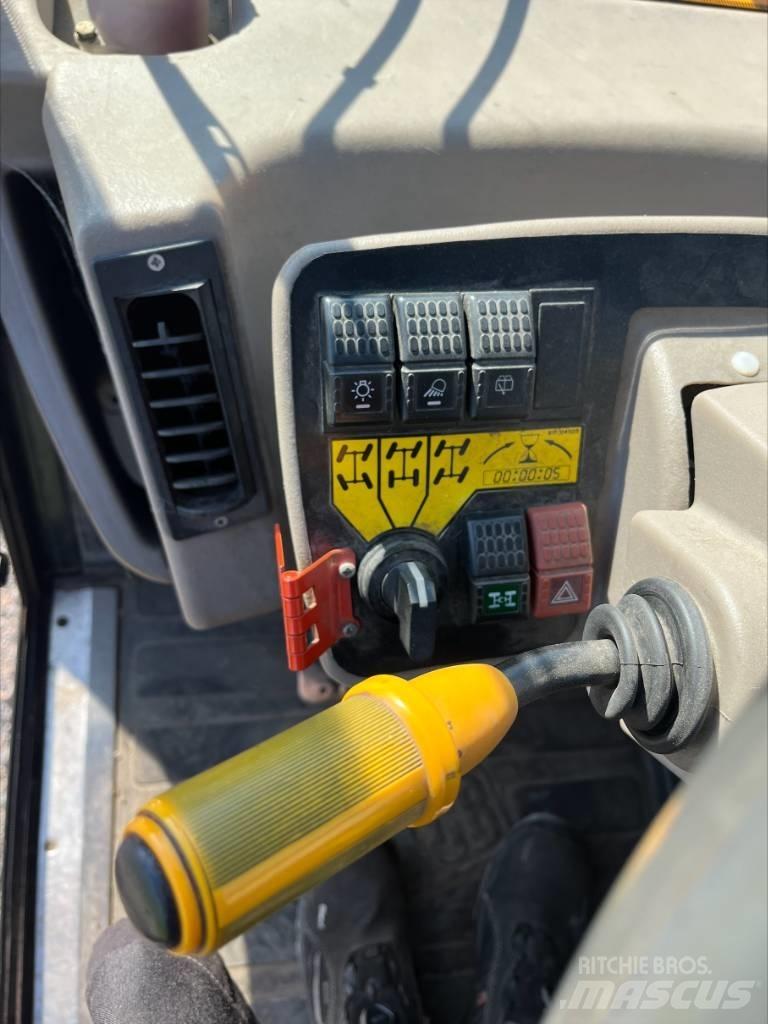 JCB SLP 530 Večnamenski nakladalci