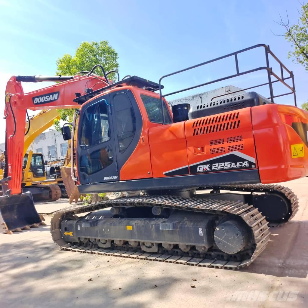 Doosan DX 225 LCA Bagri goseničarji