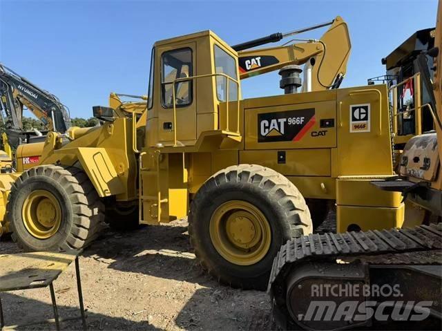CAT 966 F Kolesni nakladalci