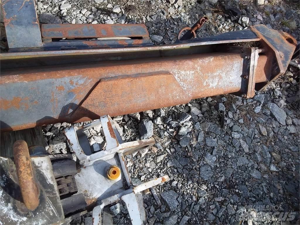 CAT 2200 Dvigala za gozdne kombajne