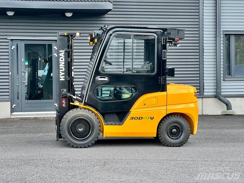 Hyundai 30D-9V Dizelski viličarji