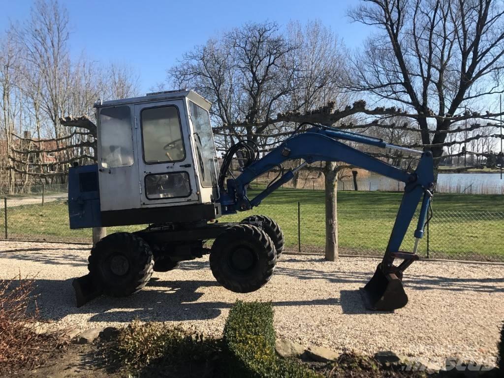 Kubota fgfdg Bagri na kolesih