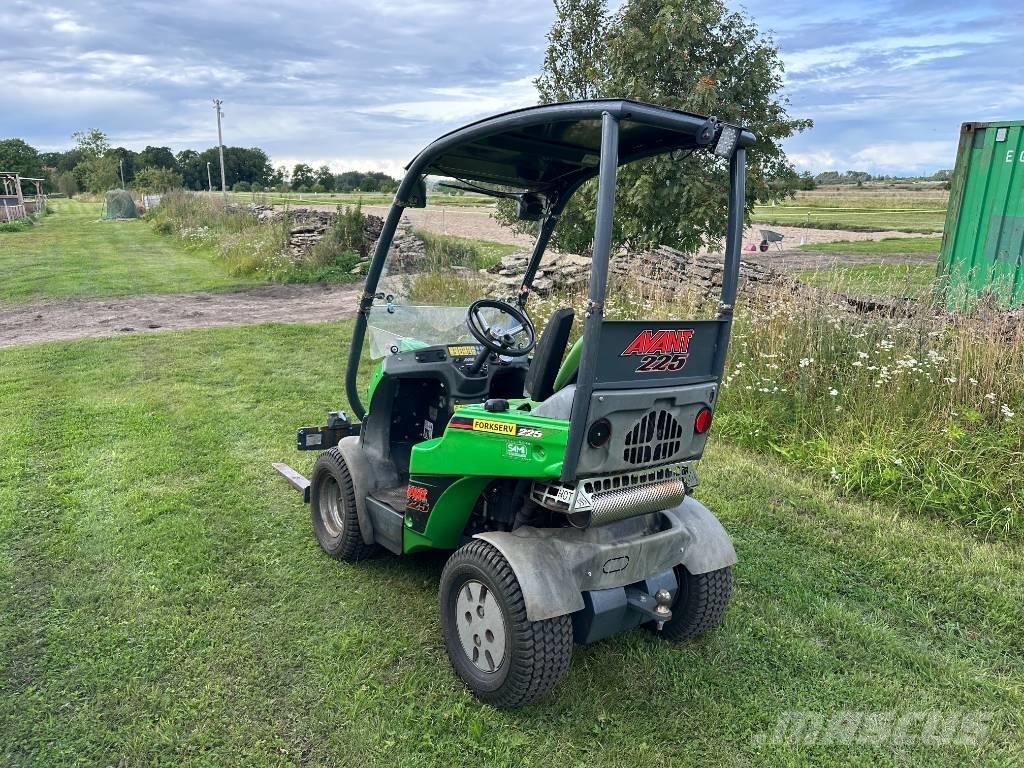 Avant 225 Skid steer mini nakladalci