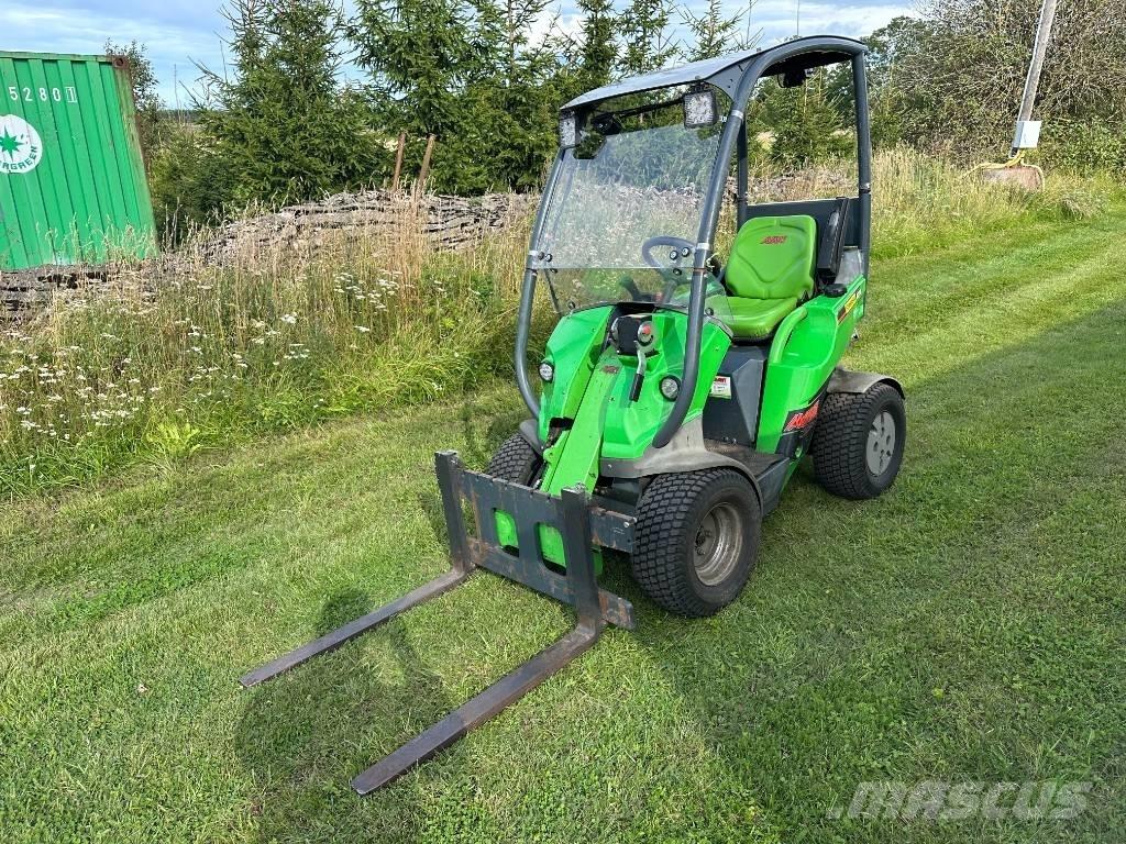 Avant 225 Skid steer mini nakladalci