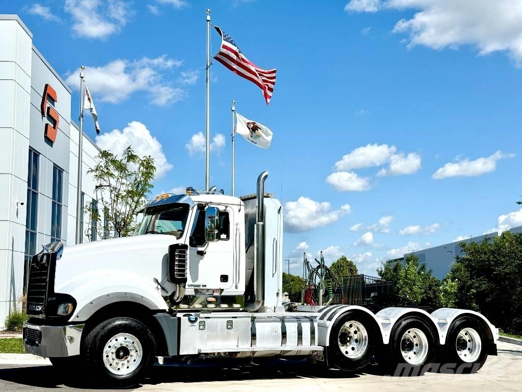Mack Titan TD 713 Vlačilci