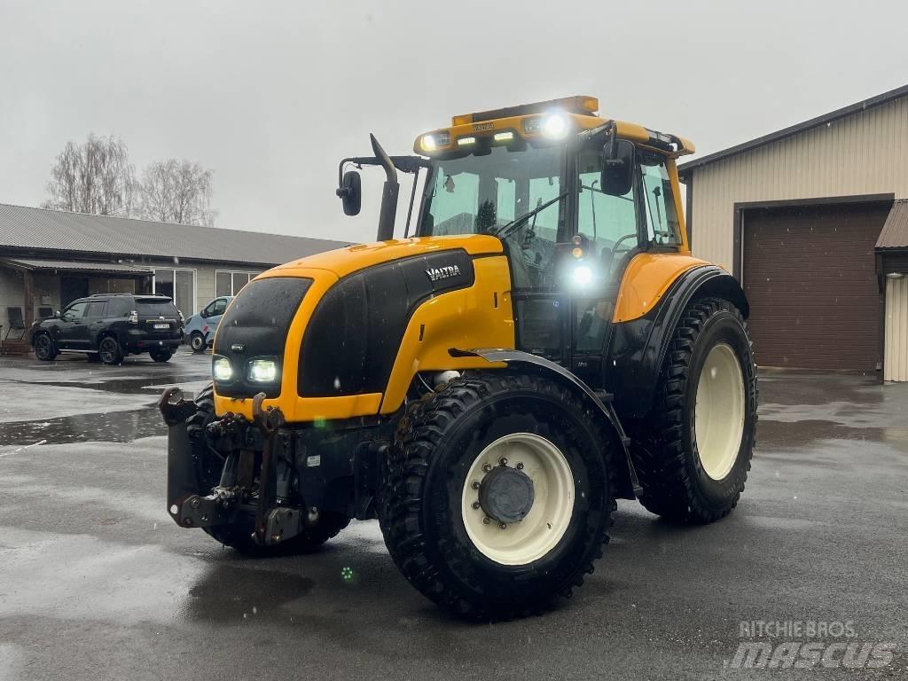 Valtra M 150-4 Traktorji