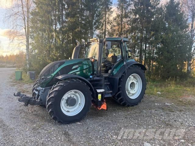 Valtra T194 versu Traktorji