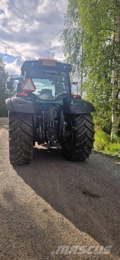 Valtra T194 versu Traktorji