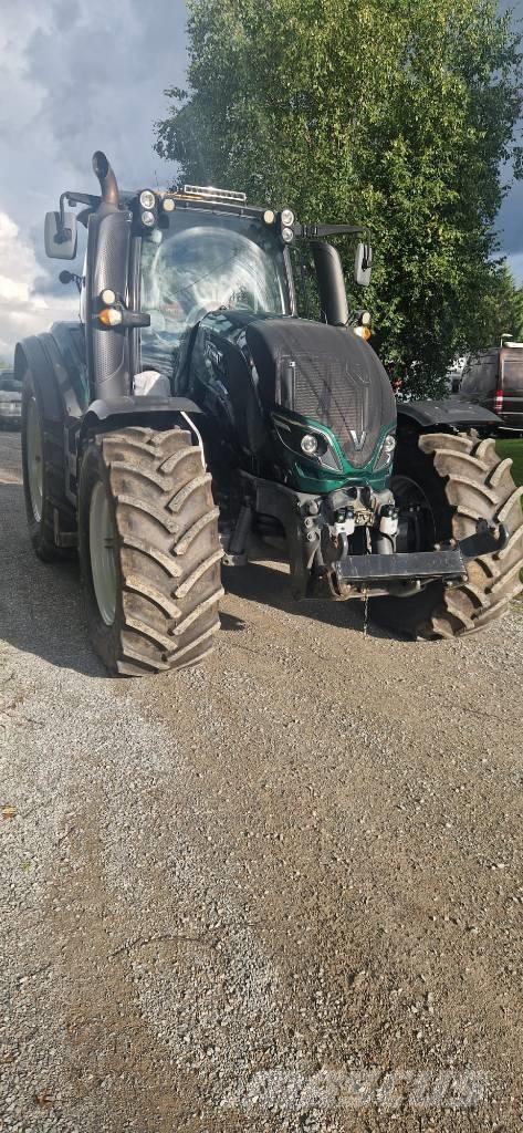Valtra T194 versu Traktorji