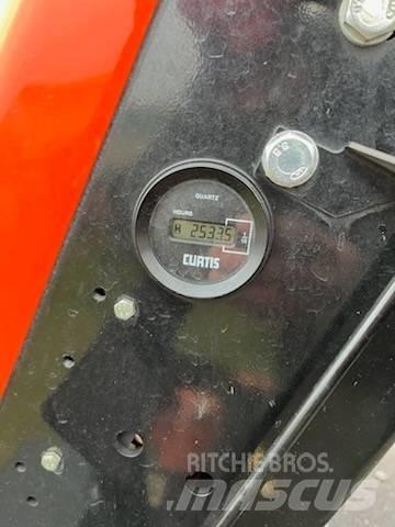 Jacobsen 305 Kosilnice za zunanji prostor