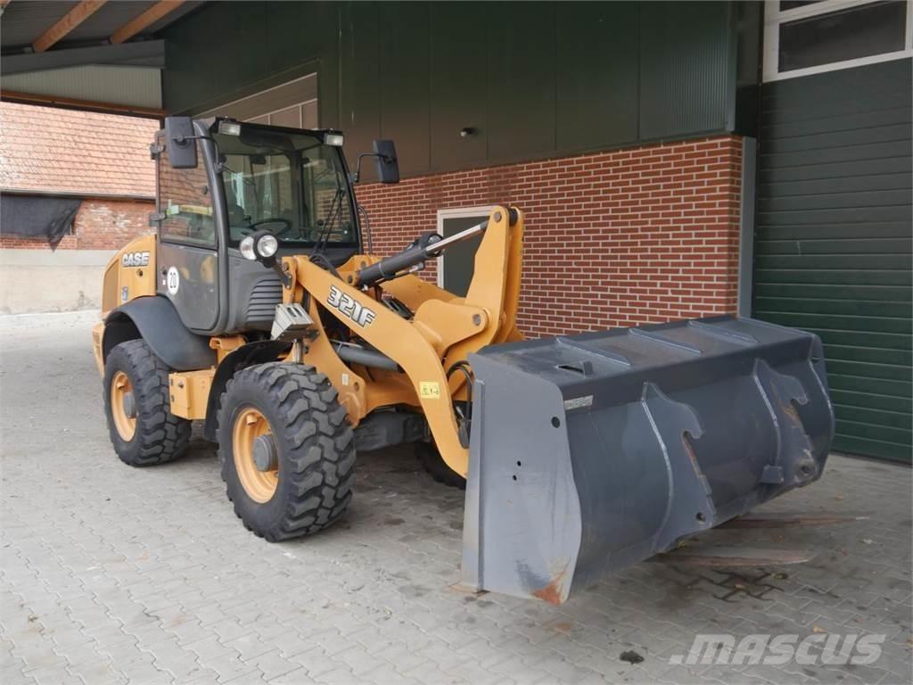 Case IH 321F Kolesni nakladalci