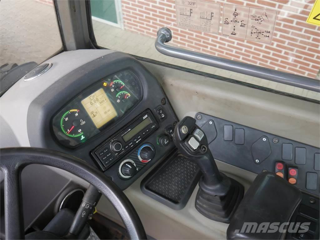 Case IH 321F Kolesni nakladalci