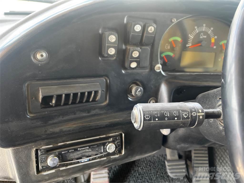 CAT 770 Drugo