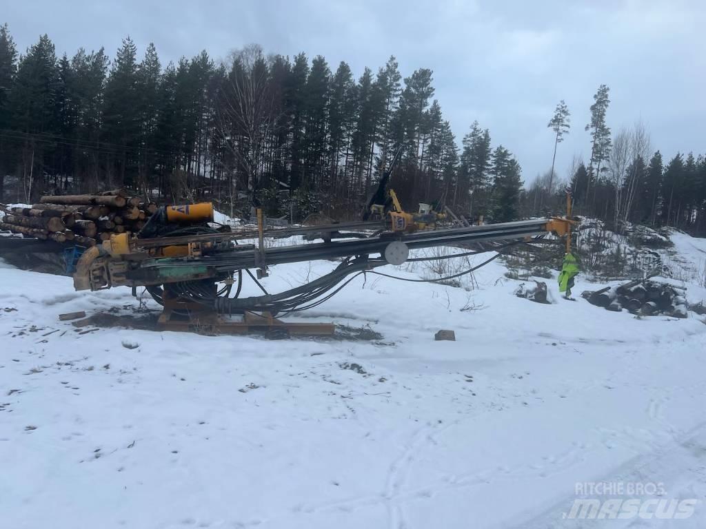 CAT 325 FL CR Terenske vrtalne naprave