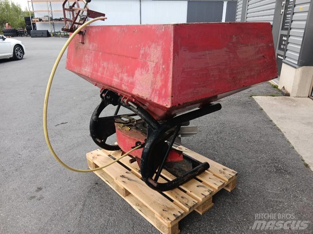 YLÖ Viska 800 Trosilniki mineralnega gnojila