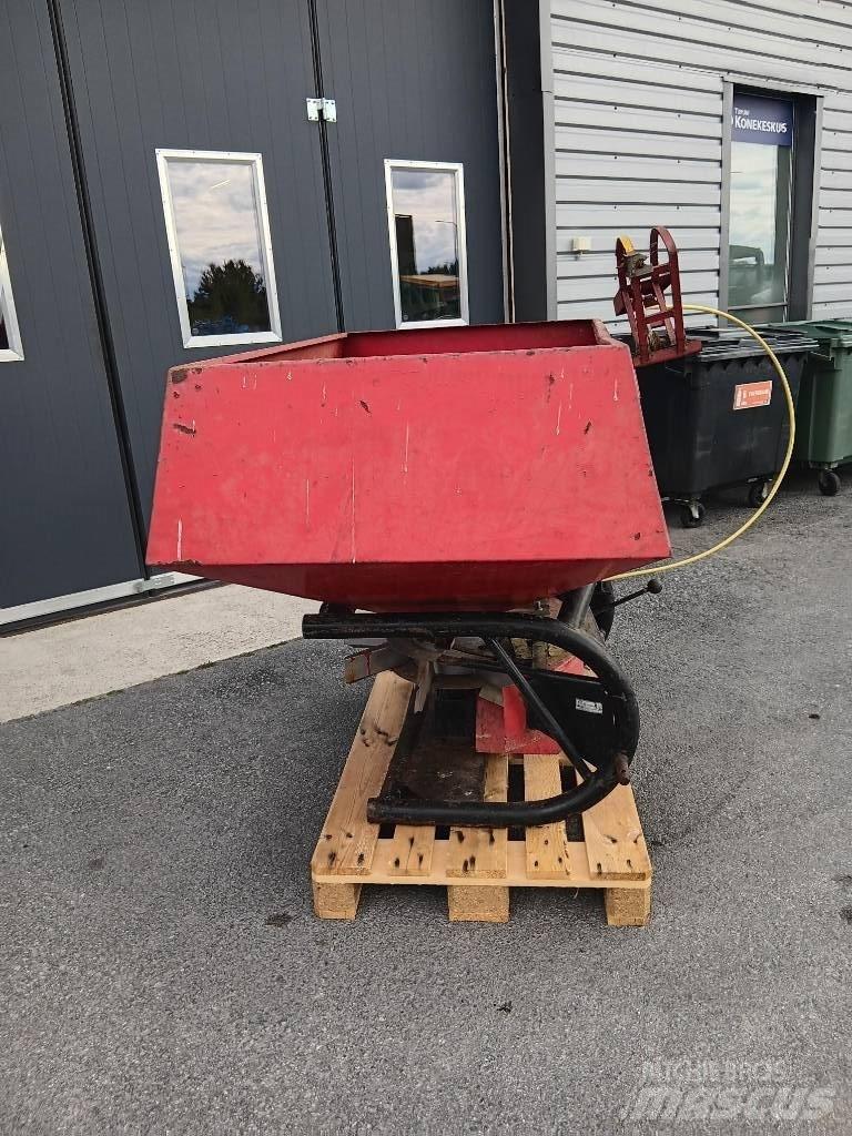 YLÖ Viska 800 Trosilniki mineralnega gnojila
