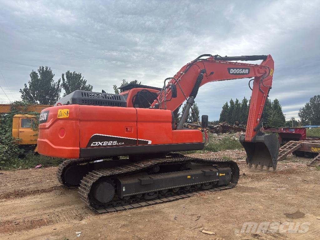 Doosan DX 225 LCA Bagri goseničarji
