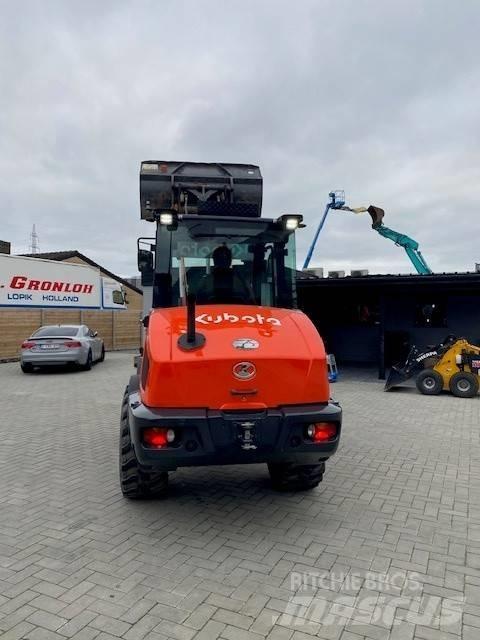 Kubota R 090 Kolesni nakladalci