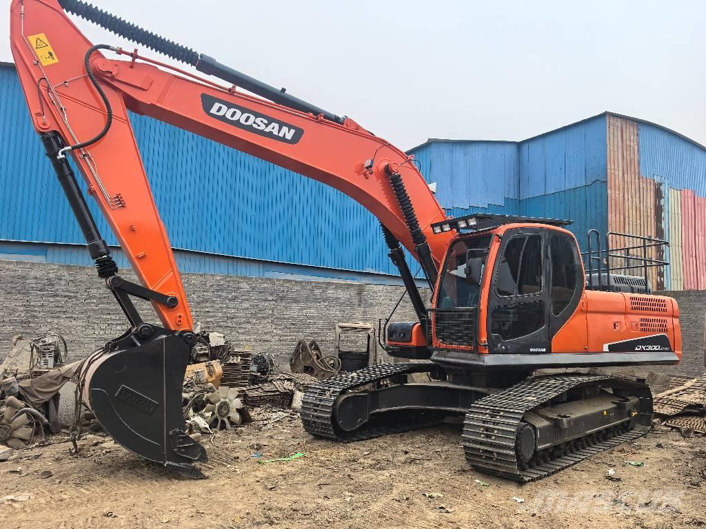 Doosan DX300 Bagri goseničarji
