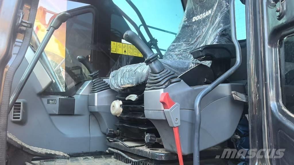 Doosan DX300 Bagri goseničarji