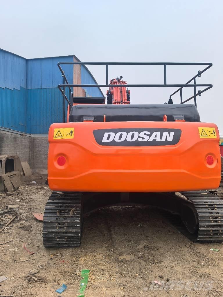 Doosan DX300 Bagri goseničarji