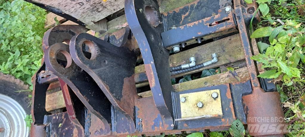 JCB TM320 PIN CONE Drugi priključki za nakladanje in kopanje