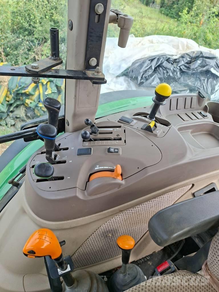 John Deere 5115M Traktorji