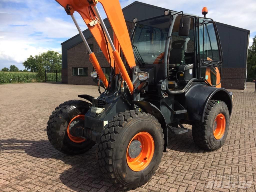 Komatsu WA100 M-7 Kolesni nakladalci
