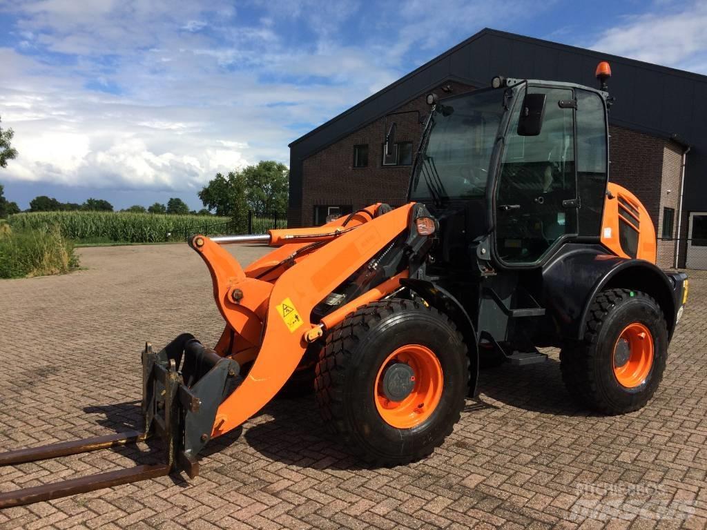 Komatsu WA100 M-7 Kolesni nakladalci
