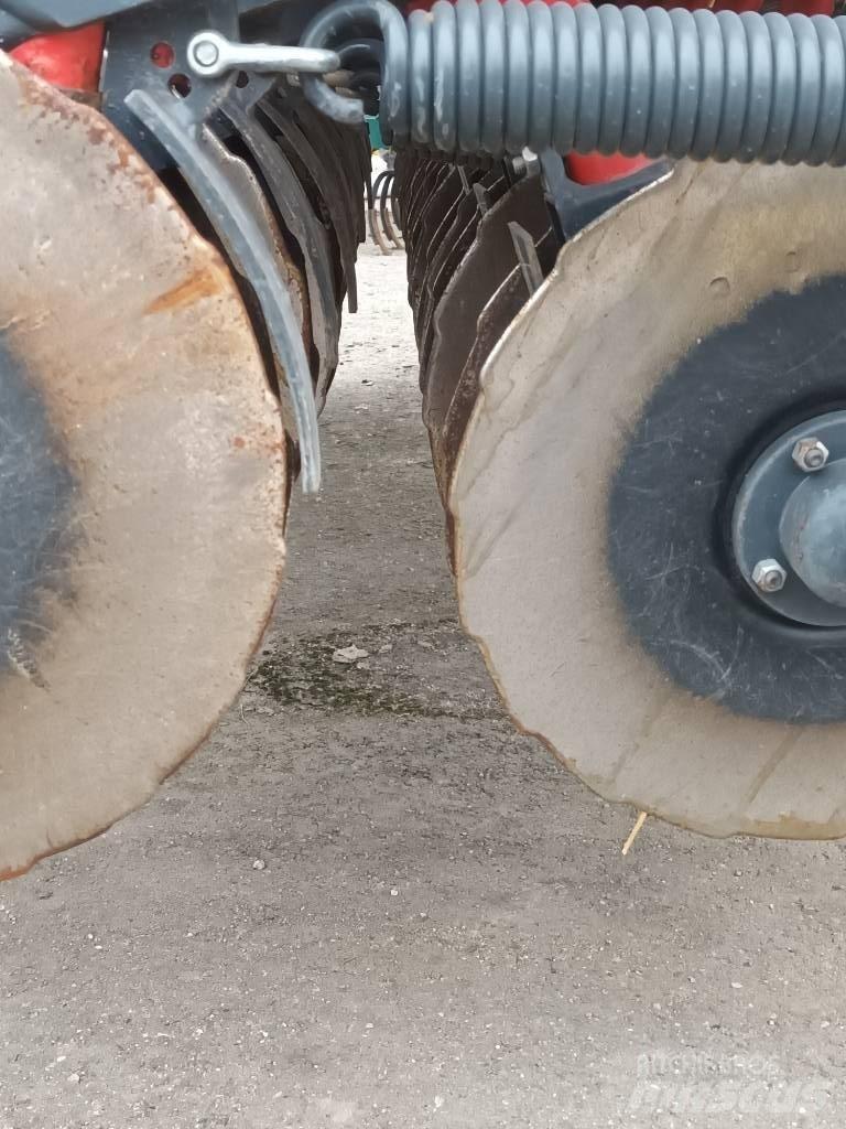 Tume Titaan 3000 Kombinirane sejalnice