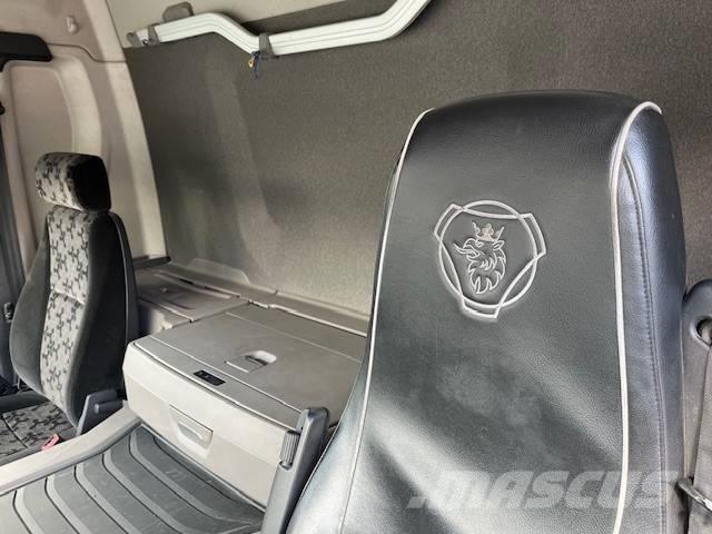 Scania P 370 Tovornjaki s ponjavo