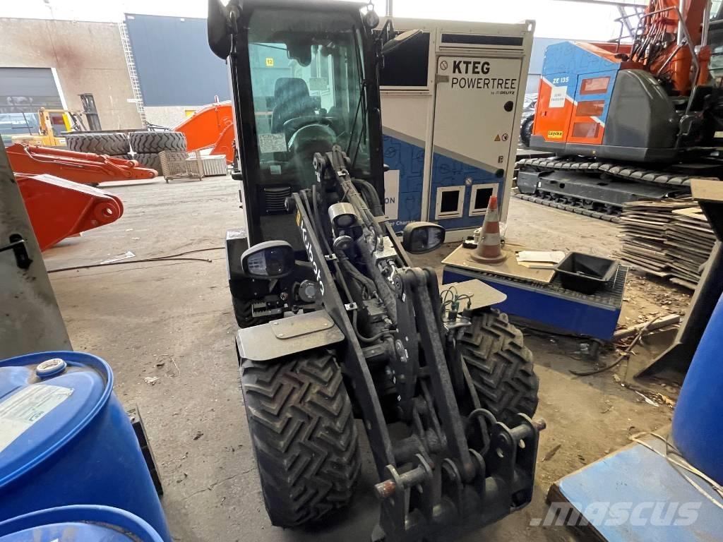 Kubota RT220-2e Kolesni nakladalci