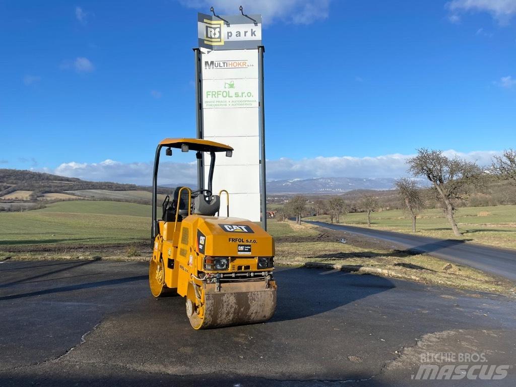 CAT CB 22 Skid steer mini nakladalci