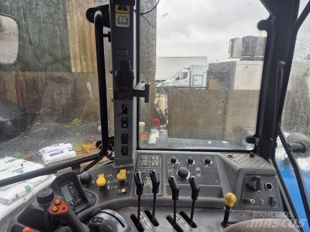 New Holland TM 165 Traktorji