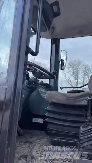JCB 411 Kolesni nakladalci