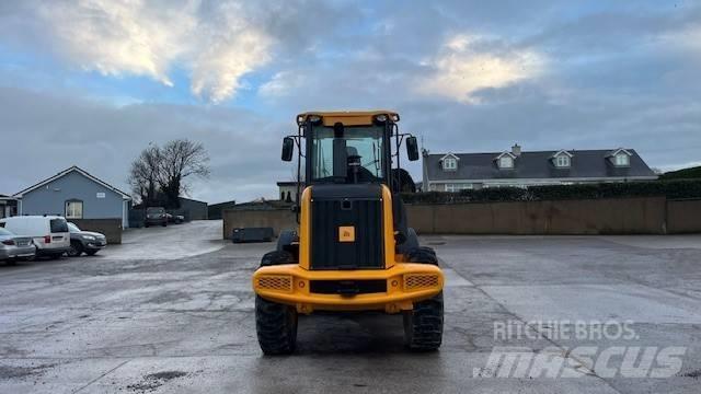JCB 411 Kolesni nakladalci