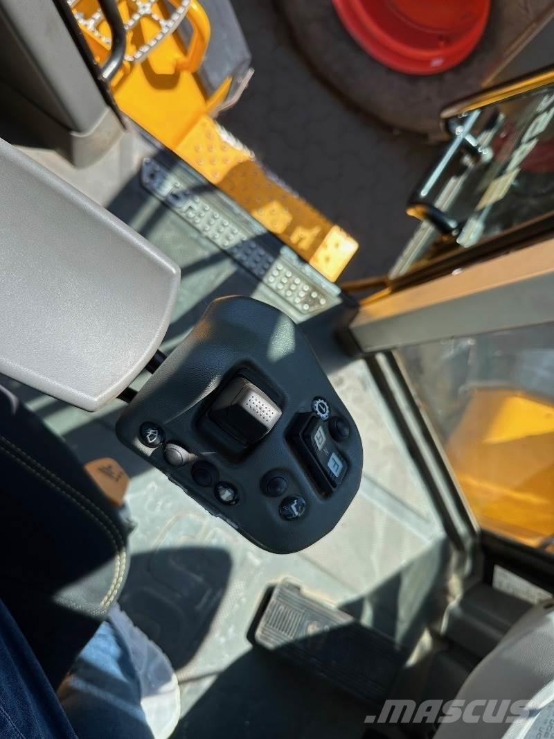 JCB 457 Agri Kolesni nakladalci