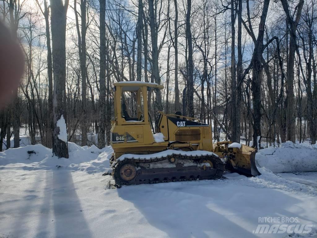 CAT D 4 G Buldožerji goseničarji