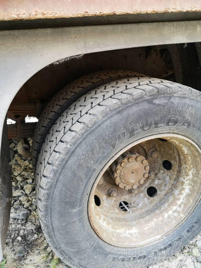 Iveco ML 80 E Tovornjaki s kesonom/platojem
