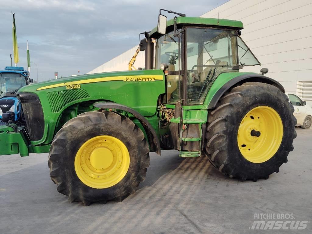 John Deere 8320 Traktorji