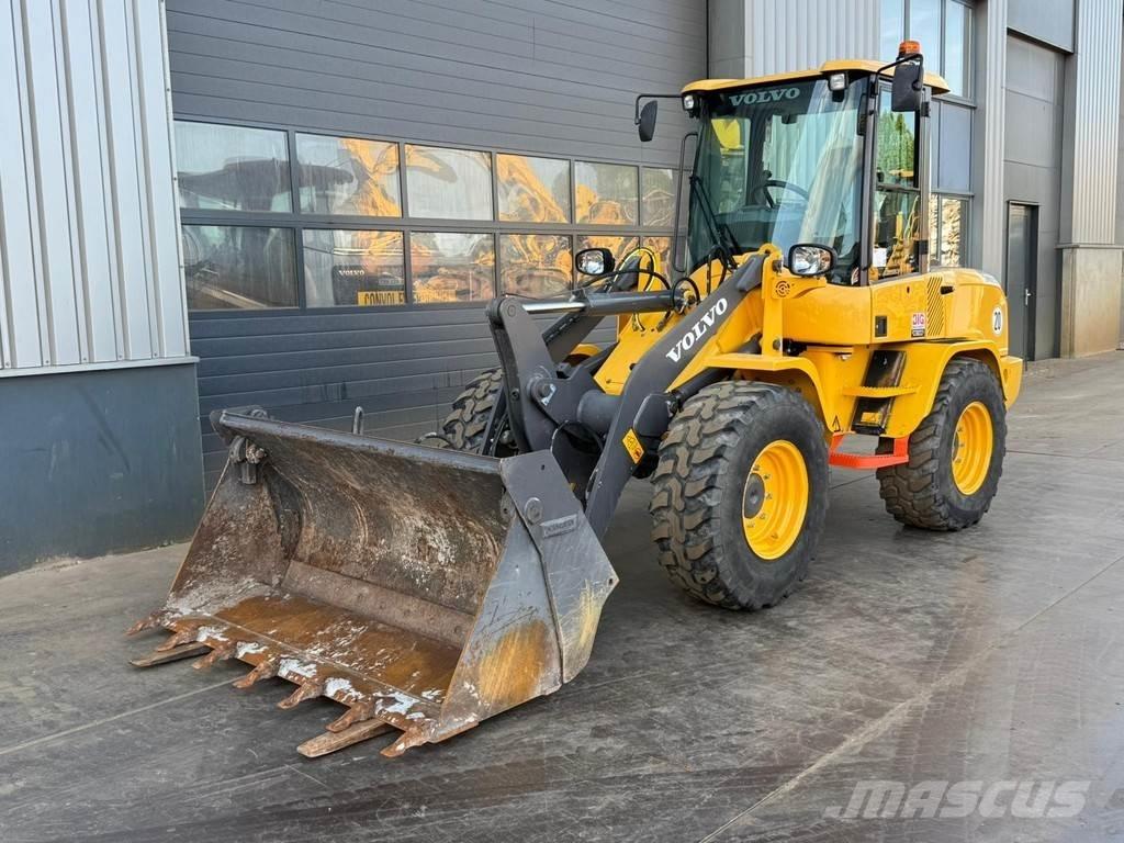 Volvo L30G Kolesni nakladalci