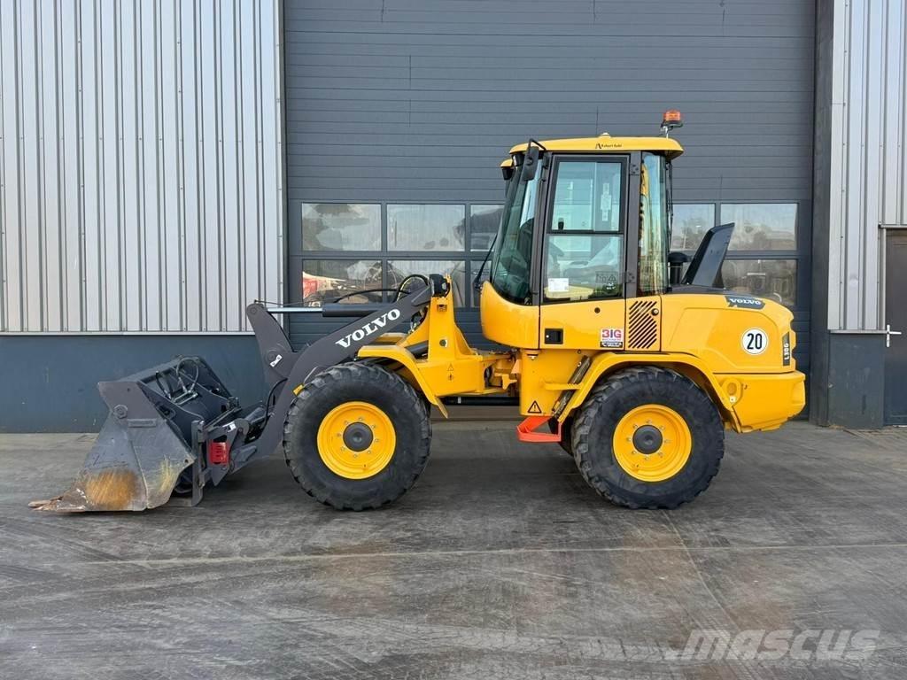 Volvo L30G Kolesni nakladalci