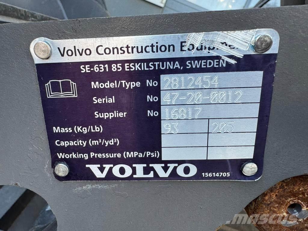 Volvo L30G Kolesni nakladalci