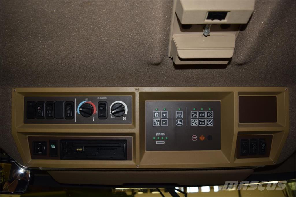 John Deere 7400 Stroji za krmo na lastni pogon