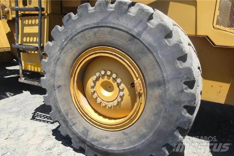 CAT 938H Kolesni nakladalci