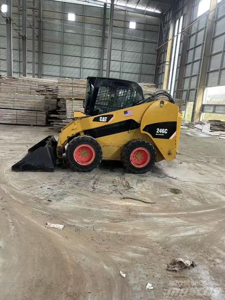 CAT 246 C Skid steer mini nakladalci