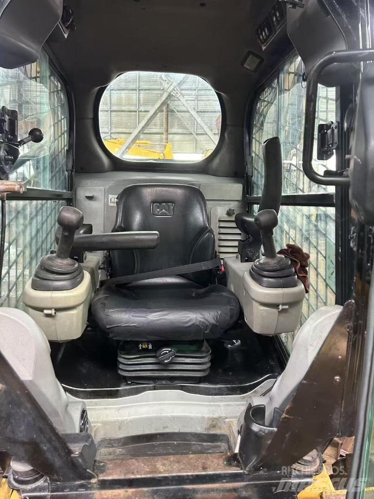 CAT 246 C Skid steer mini nakladalci