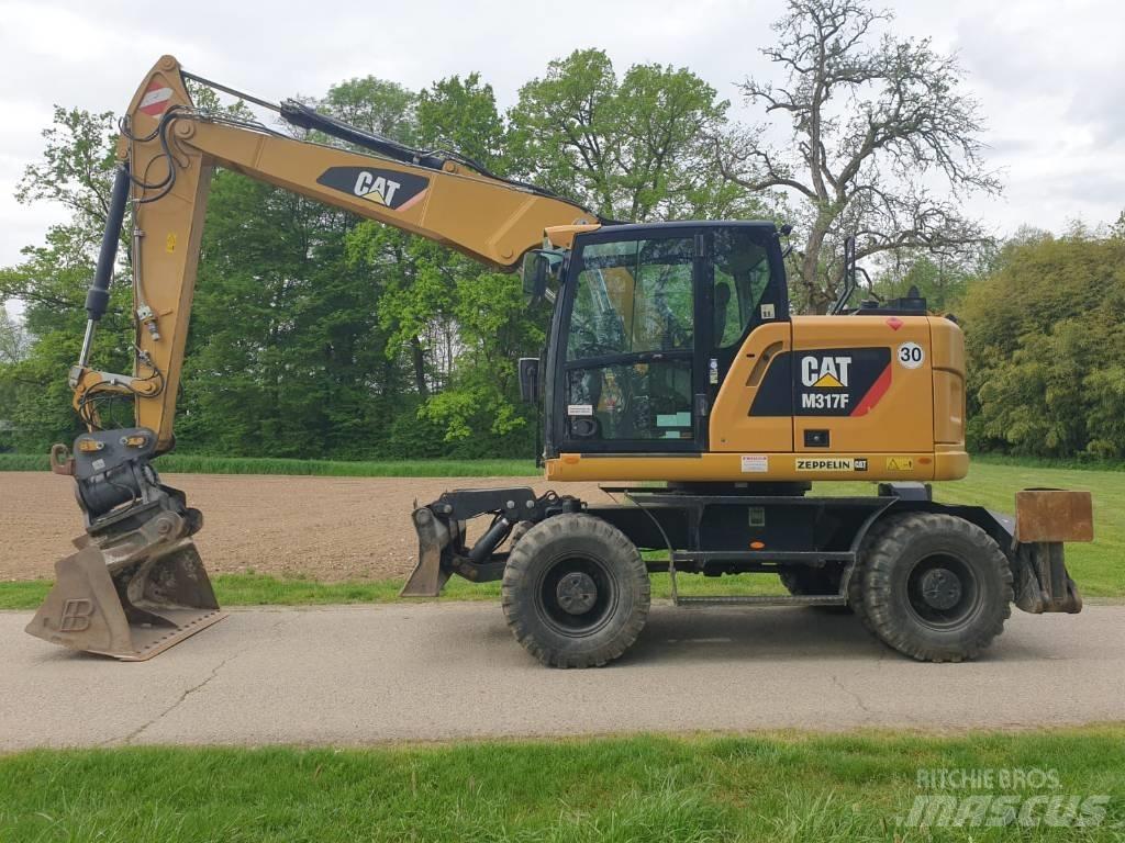 CAT M 317 F Bagri na kolesih