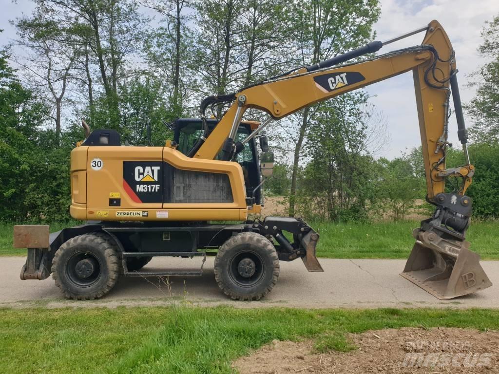 CAT M 317 F Bagri na kolesih