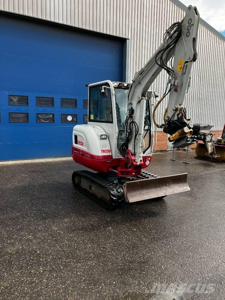 Takeuchi TB 230 Mini bagri <7t